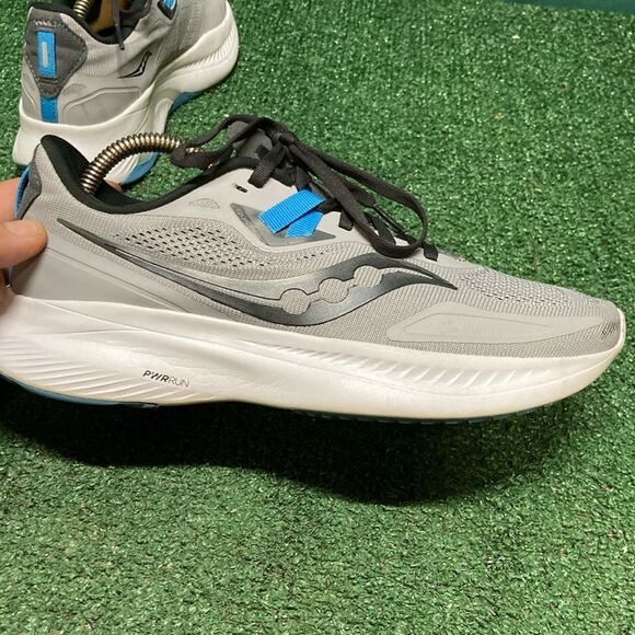 Men's Gray and Black Saucony Guide-15 Running Shoes (OKPM-03-049) - Picture 4 of 10